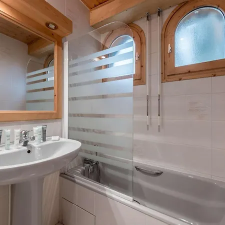 Duplex Spacieux A 1850 - 8 Pers, Pieds Des Pistes, Cheminee, Garage, Wifi Inclus - Fr-1-631-56 * Courchevel